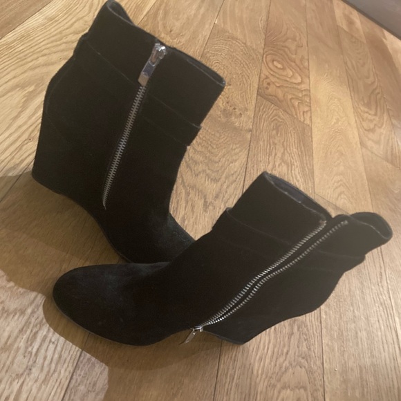 Vince Camuto Black Suede Booties; Black Wedge; Size 7 - Picture 2 of 4